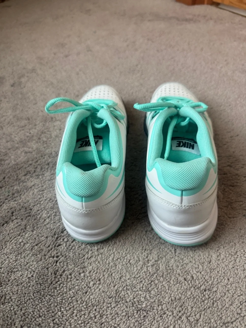 Nike Vapor Court Tennis Shoes White Aqua Green Lace Up SIZE 11 Athletic Sneakers